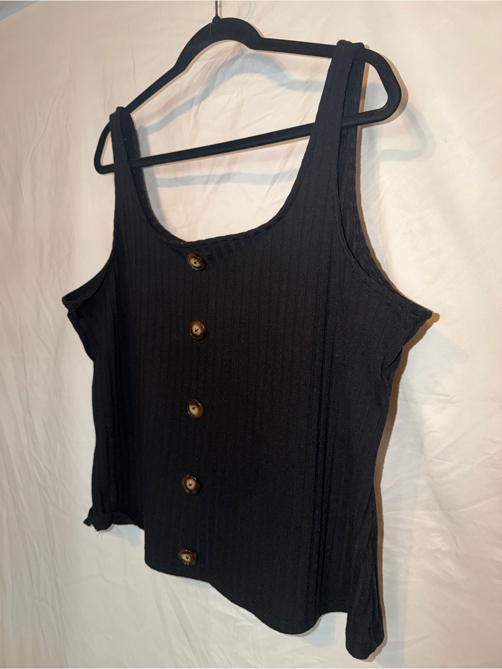 SHEIN Black Ribbed Button-Front Tank Top - Picture 2 of 6